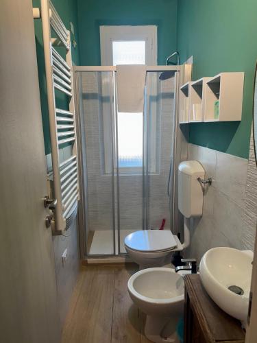 a bathroom with a shower and a toilet and a sink at Casa Noa in Crema