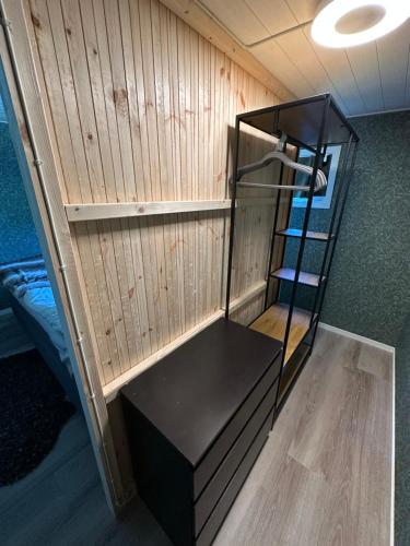 a room with a bunk bed and a black shelf at Parkgatan in Vemdalen