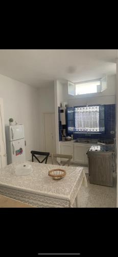 a living room with a table and a kitchen at Nadia Babay in Dar Salah Bey