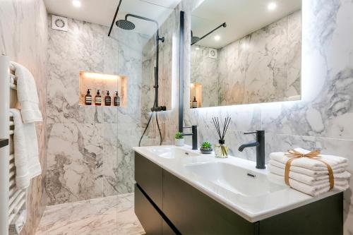 UrbanFlat 170 - Appartement de Luxe au Coeur du Marais Amelot