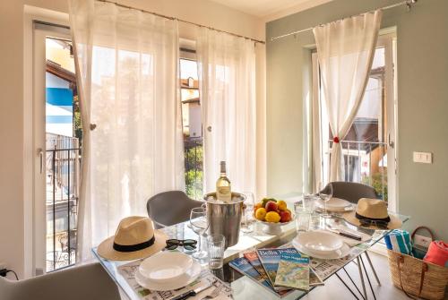 a dining room with a table and a window at Casa Quadrifoglio - Borromeo in Intra
