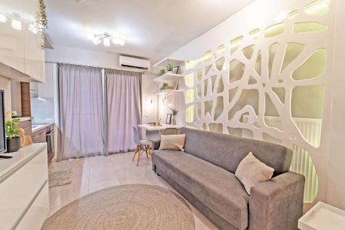 Kosmos Stay - Next to Metro Station