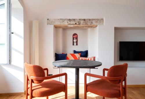 a dining room with a table and chairs at stay micro Regensburg in Regensburg