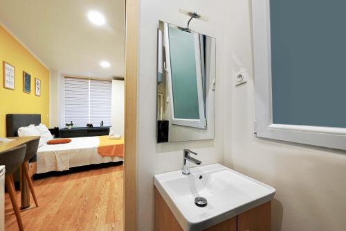 Modern Bright and fully Renovated