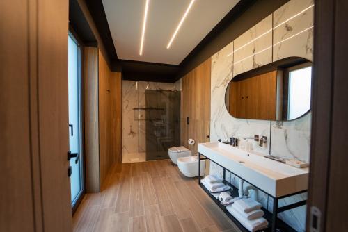 a bathroom with a sink and a toilet at Tre Fontane Country House in Sperlonga