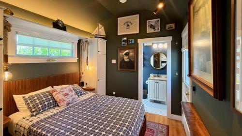 a small bedroom with a bed and a window at Helltown Hideaway - Private Patio, Walk Anywhere, Free Parking in Provincetown