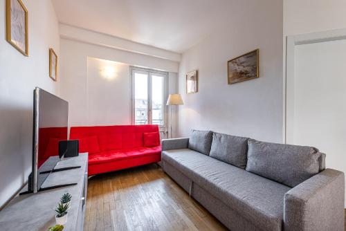 Luxury Apartment with Terrace - Garibaldi Station