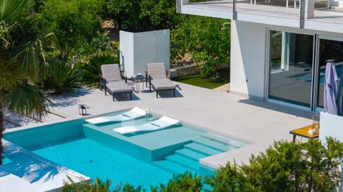 Seaview Villa ABA with 38sqm heated infinity pool, 4 bedrooms, Media room, 150m from sea