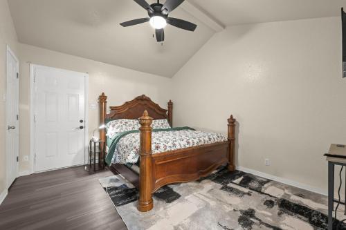 a bedroom with a bed and a ceiling fan at Urban Loft in Killeen