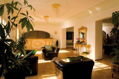 Posezení v ubytování Hotel La Scogliera