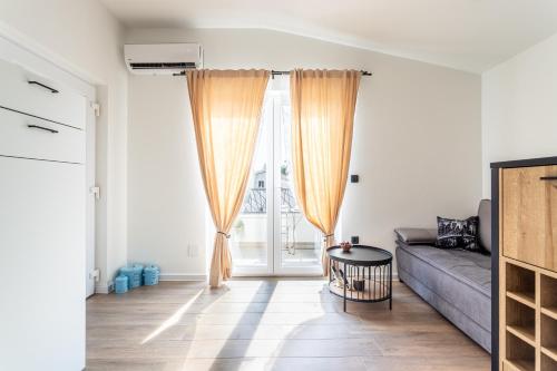 Studio Petar w priv parking and balcony near beach