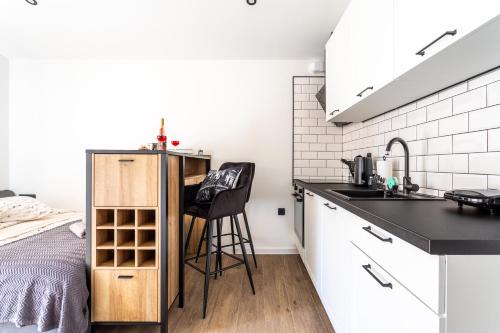 Studio Petar with private parking and balcony near the beach