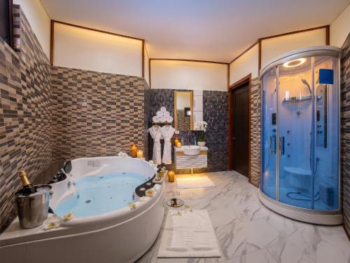 Баня в Utopia Beachfront Vacation Club