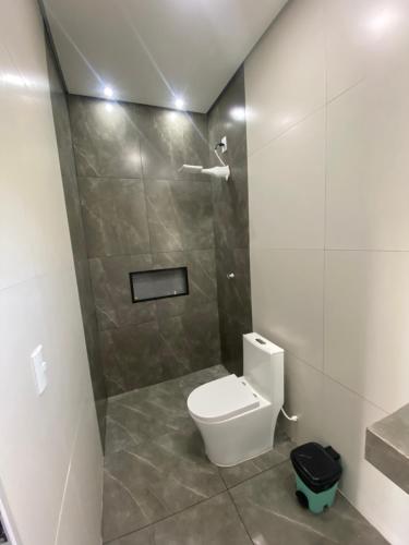a bathroom with a toilet and a shower at Pousada San Matheus in São Miguel Arcanjo
