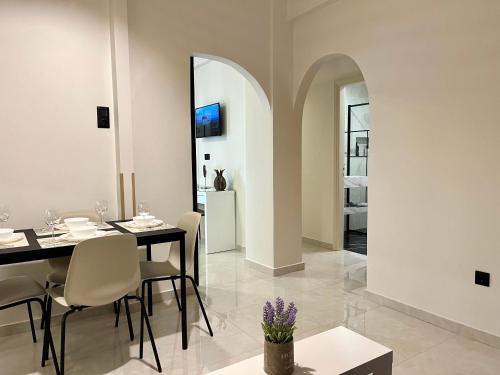 Entire 2 Bedroom Apartment in Athens City Center