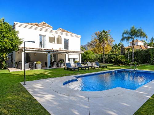Stunning 5 Bedroom Villa in Puerto Banus with Pool
