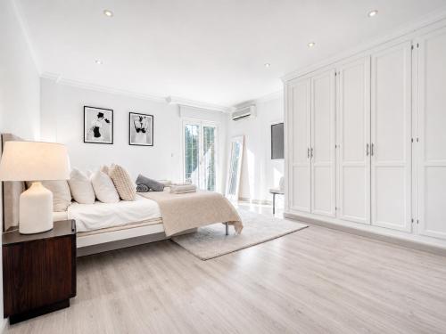 Stunning 5 Bedroom Villa in Puerto Banus with Pool