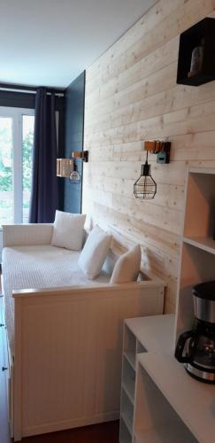 a bedroom with a bed with a wooden wall at Studio pistes La Bresse Hohneck in La Bresse