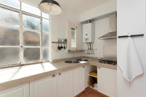 Central 1BD Flat near Lisbon