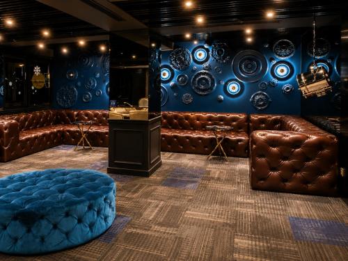 a room with leather seats and a blue wall at Hotel Relax II in Taipei