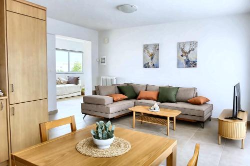 Bright & Stylish Apartment Few Steps to the Beach