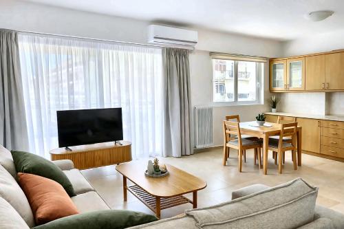 Bright & Stylish Apartment Few Steps to the Beach