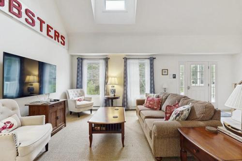a living room with a couch and a table at Secluded Dog-Friendly Getaway w/ Free WiFi, Private Washer/Dryer, Furnished Deck in Southport