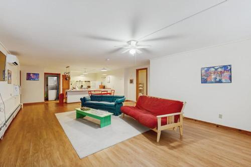 Gallery image of Inviting apartment near downtown and Acadia National Park - dog-friendly in Bar Harbor