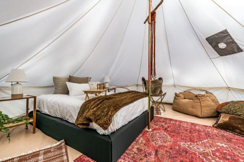 a bedroom with a bed in a tent at Ponderosa Pines Resort in Parks