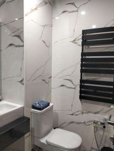a bathroom with a white toilet and a sink at Dani's Sea Breeze in Oran