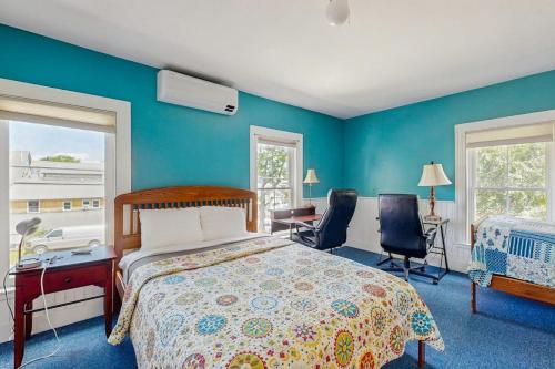 a bedroom with a bed and a desk and two chairs at Dog-Friendly House with WiFi and Deck - Near the Water, Eateries, and Shopping in Bar Harbor