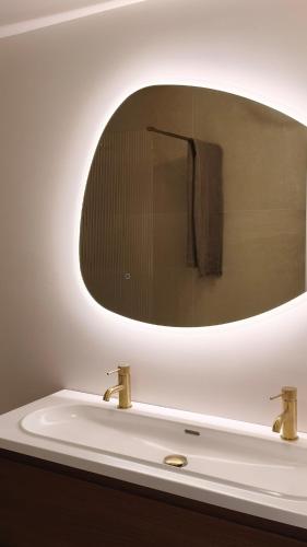 New Heart of Antibes 3BEDROOMS queen beds AC
