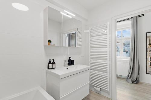 Terrace - 2-BR - Near Stadthalle and Metro U6