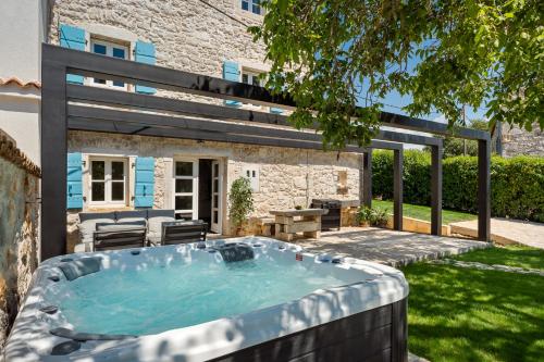 Villa Brisa - 3 En-Suite Bedrooms and Private Jacuzzi
