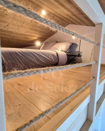 a bunk bed in a tiny house at L'Ô de Sciez in Sciez