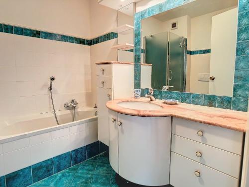 Sea view 2 bdr 2 baths central 312 ac