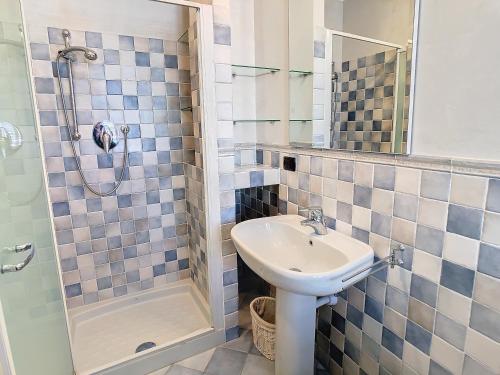 Sea view 2 bdr 2 baths central 312 ac