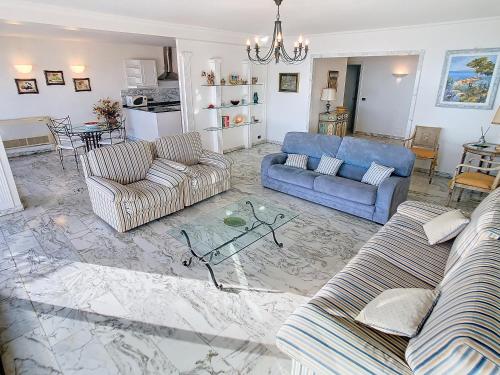 Sea view 2 bdr 2 baths central 312 ac