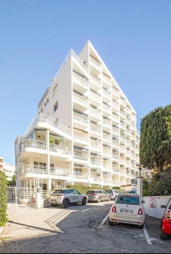Les Tropiques Bord de mer Juan les pins avec parking