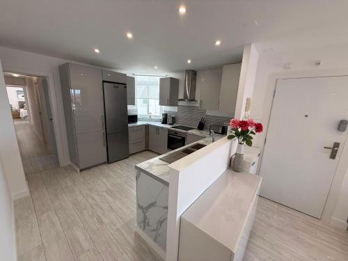 a kitchen with white cabinets and a counter top at Bella Apartment Playa Del Cura in Torrevieja
