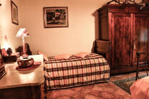 Ένα ή περισσότερα κρεβάτια σε δωμάτιο στο Cascina Folletto