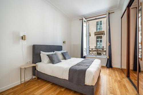 Prestige et Elégance aux Champs Elysees 80m2