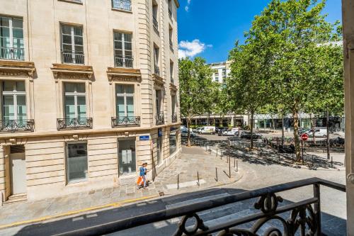 Prestige et Elégance aux Champs Elysees 80m2
