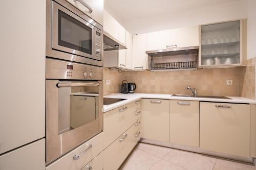 Prestige et Elégance aux Champs Elysees 80m2