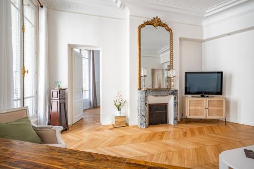 Prestige et Elégance aux Champs Elysees 80m2