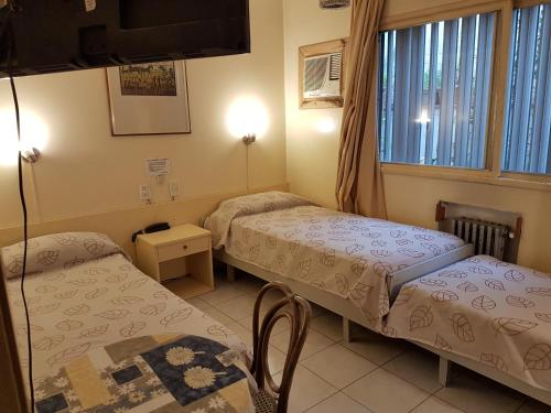 Postel nebo postele na pokoji v ubytování Nuevo Castillo Hotel
