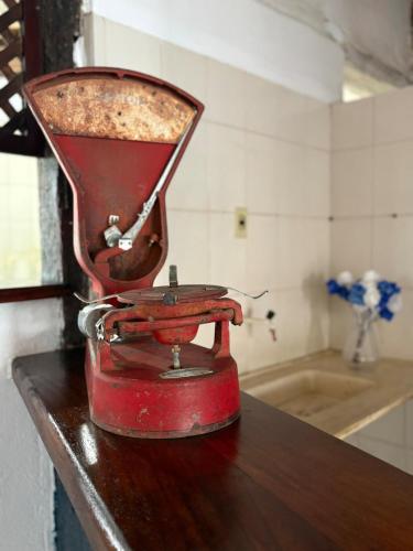 a red blender sitting on top of a table at Casa Beco do Sertão - Praça do Coreto in Goiás