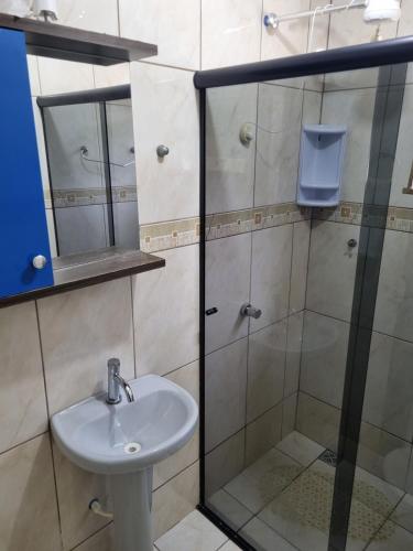 a bathroom with a sink and a shower at Casa Da Chácara in Prudentópolis