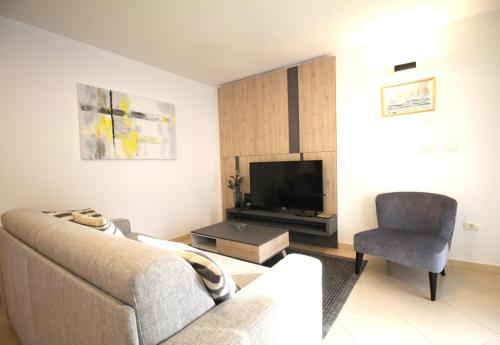 Apartments with swimming pool Rozac, Umag - 27256