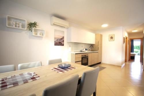 Apartments with swimming pool Rozac, Umag - 27256